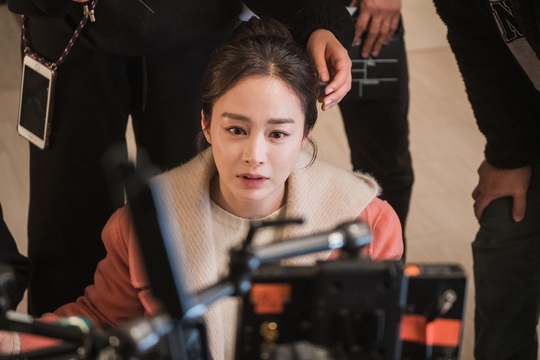 High Esporte Clube Bahia, Mama! Kim Tae-hee is leading the rise to Hot Summer Days, which amplifies empathy.The TVN Saturday drama Esporte Clube Bahia, Mama! (hereinafter, Habama) unveiled a scene behind-the-scenes cut on March 5 to give a glimpse of Kim Tae-hees secret to Hot Summer Days.Kim Tae-hee, who adds depth as he continues to do so, is completely immersed in Kwon Yuri in the field.As Kwon Yuris full-scale Dead Again Life begins, viewers are enjoying popularity.The story of a baby ghost, which I did not know before, was even touched by the struggle of Kwon Yuri to protect his daughter, Seo Woo.At the center of the acclaim is Kim Tae-hees Hot Summer Days, who returned after five years and completed Kwon Yuri as a life-cake (life character).I delightfully portrayed the reality of Kwon Yuri, who became a person overnight, and deep feelings with his family and friends, who still remember his vacancy, came to sympathy.Especially, the affectionate motherhood toward her daughter, Joe Woo, shook the hearts of viewers properly.Despite the Dead Again mission that you can live as a person if you regain your place within 49 days, Kwon Yuris sincerity to return the ghost-looking daughter to her original state has increased persuasiveness with deepening inner Acting.Kim Tae-hees emotional line, which is delicately drawn, is a catalyst for stimulating the tear glands every moment and is raising the immersion.Kim Tae-hees authenticity can be felt on the spot, too: Kim Tae-hee, who delicately captures the texture of emotion, is also keen on monitoring to avoid missing even minor scenes.The first row of monitors on the spot is always Kim Tae-hee. The script, which is filled with notes and post-its, gives a sense of passion.I do not put the script in my hand until just before shooting, and I am trying to capture the moment of Kwon Yuri.Here, the scene of the Chimak food show, which gave a pleasant smile, was also released.Kim Tae-hee, who works on the detailed act by setting the food directly, gives a smile to the viewers.The key to Kim Tae-hees empathy is his interaction with the actors, and the two serious actors who share their opinions with Ko Bo-Gyeol on the monitor catch their attention.For the first time, the scene of her daughter, Joe Woo, feeling warm was a tear button for viewers; Kim Tae-hee, who rehearses in the photo, is more serious than ever.Especially, Park Jae-joon, who was divided into a baby ghost, is amplifying the emotional result by communicating with child actors such as Park Jae-joon.Dead Again Life in Kwon Yuri is in a new phase.From the beginning, Kwon Yuri, who was caught by Cho Gang-hwa (Lee Kyu-hyung), was a base of good fortune in the face of Oh Min-jung (Ko Bo-Gyeol).But at the end of the fourth episode, I was confronted in front of a nursery with my best friend Go Hyun-jung (Shin Dong-mi).Kye Geun-sang (Oh Ui-sik), who was checking the CCTV of Go Hyun-jungs store, also confirmed the existence of Kwon Yuri.Although he did not see the 49th Dead Again mission for Cho Kang-hwa, he could not avoid meeting with those who missed him and Memory.Kwon Yuri, who could not show up in front of his family and acquaintances who lived with pain in his heart.I wonder what variables their reunion will play in Kwon Yuris Dead Again Life.Kim Tae-hee is trying to convey the feelings of Kwon Yuri in a genuine way, said the production team of Habama.As the identity of Kwon Yuri becomes more apparent, the change comes to Dead Again Life, he said.Watch the 49th Real Dead Again story of Kwon Yuri, which is unpredictable, he said.hwang hye-jin