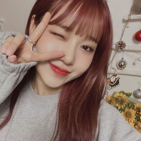 Choi Yoo-jung reveals his feelings about DAZZLEDAZLE barracksGroup Weki Meki member Choi Yoo-jung uploaded four photos on official Twitter Inc. on March 4, with the phrase We were so sorry that we didnt have a Kiling (Weki Meki official fandom name), but we still finished our activities well.In the photo, Choi Yoo-jung winks with a V. Choi Yoo-jung says, Was it good? Our kids who would have cried out the keying part in the first row of the house.Thank you so much and thank you. I have had a lot of trouble today and I rest and Im kicking. han jung-won