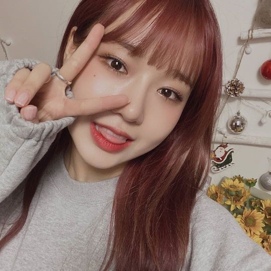 Choi Yoo-jung reveals his feelings about DAZZLEDAZLE barracksGroup Weki Meki member Choi Yoo-jung uploaded four photos on official Twitter Inc. on March 4, with the phrase We were so sorry that we didnt have a Kiling (Weki Meki official fandom name), but we still finished our activities well.In the photo, Choi Yoo-jung winks with a V. Choi Yoo-jung says, Was it good? Our kids who would have cried out the keying part in the first row of the house.Thank you so much and thank you. I have had a lot of trouble today and I rest and Im kicking. han jung-won
