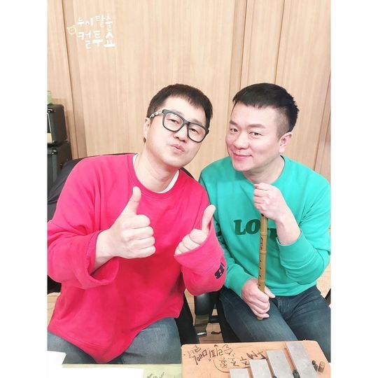 Kim Tae-kyun Ji Sang-ryeol transforms into Park Seo-joon hairstyleOn March 5, SBS Power FM Dooshi Escape TV Cultwo Show official Instagram posted a picture with the article Big Saroi is with you.The photo shows Kim Tae-kyun and Ji Sang-ryeol posing affectionately while looking at the camera.The hairstyle reminiscent of JTBC gilt drama Itae One Clath Park Seo-joon attracts attention.kim myeong-mi