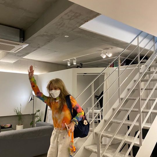 AOA Jimin reveals Mask fashionJimin released several recent photos on his Instagram account on March 5, showing him wearing a mask covering his entire face, which robs his eyes.The fans who watched the photo admired Mask seems to disappear face and How small is the face.pear hyo-ju