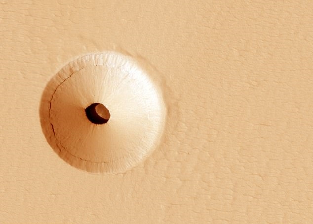 화성 적도 부근의 거대 화산 측면에서 확인된 ‘용암 튜브’