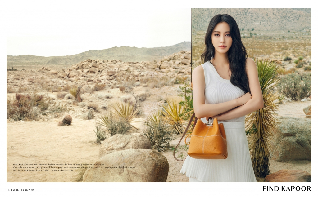 Actor Han Ye-seul becomes bag brand ModelOn the 6th, Findkapoor released a picture of the 2020 S/S season campaign model, Han Ye-seul and Palm Springs.Han Ye-seul in the public picture poses in front of an exotic landscape.He showed off his stylish look with Stitch Pings in a white knit top and pleated skirt.In the picture, Han Ye-seul proposed a bag trend with Ribbonback, Collection Line 01back, Pattern Chain Minifings, Stitch Pings, Accordian Bag called Han Ye-seul Bag.The bag worn by Han Ye-seul can be found on various on-line and off-lines such as Find Car Poors official online mall, Lotte Department Store headquarters, Hyundai Department Store trade center, Shinsegae Department Store Centum City store and duty free shop.