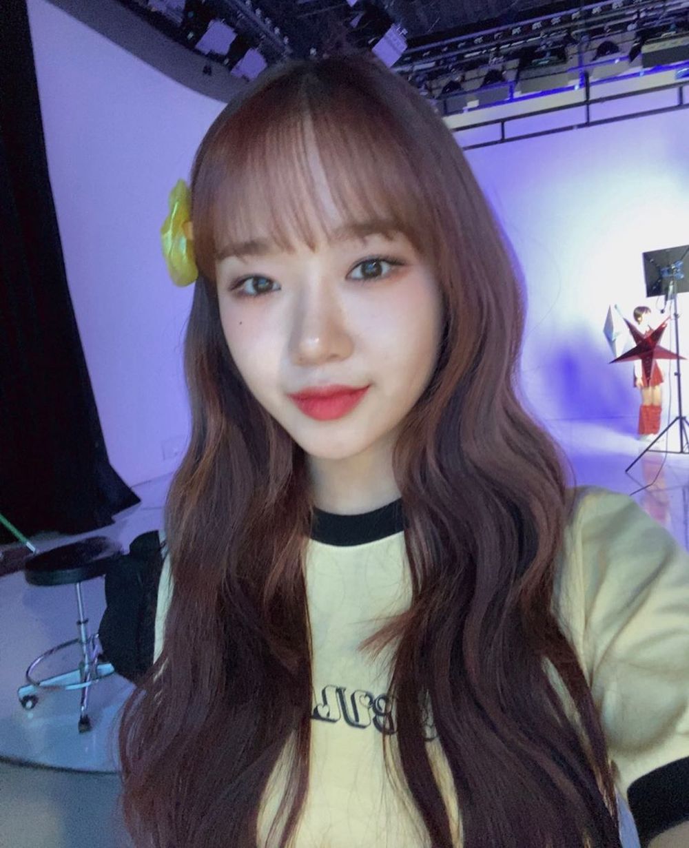 Choi Yoo-jung presents a refreshing, youthful mirror SelfieGroup Weki Meki member Choi Yoo-jung uploaded four photos to her Instagram on March 5 with the phrase To My Boyfriend.In the photo, Choi Yoo-jung is smiling sunny in stage costumes, followed by a cute charm with his lips sticking out.han jung-won