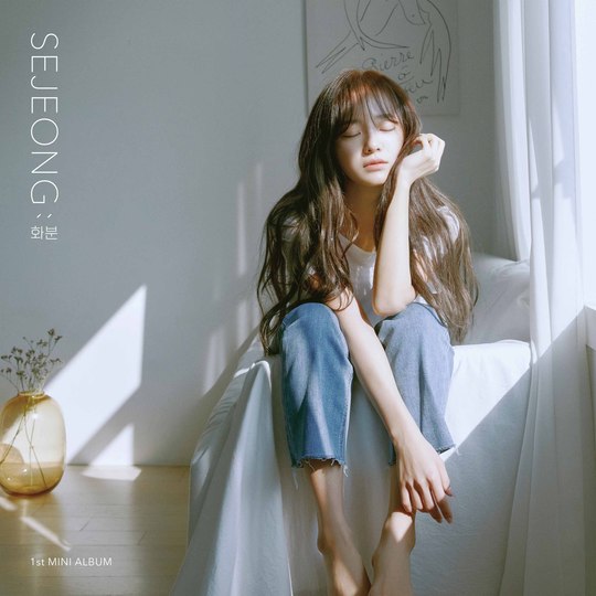 Sejeong met with Seonwoo Jeonga.Jellyfish Entertainment released a track list on March 7th with Sejeongs first mini-album online cover image and title song Flowerpot through its official SNS channel.The public cover image shows Sejeong, who is thoughtful with his eyes closed gently under the warm sunshine.The sparkling white skin, long wave hair and natural makeup catch the eye.In the track list, the sensual design attracts attention.Sejeongs first mini album contains five tracks in total, and it is filled with beautiful Voice and emotional songs of Sejeong from the title song Flowerpot to Today is OK, SKYLINE, Orival, Dream to You.Especially, Sejeongs title song Flowerpot is a song by singer-songwriter Seonwoo Jeonga, who is loved by the public with his own unique musical color. Sejeongs Voice is combined with beautiful melody, and expectations for the musical chemistry of the two artists are already rising.In addition, Sejeong will participate in the song writing and composition of this album, and will melt his own emotions and make many music fans excited.emigration site