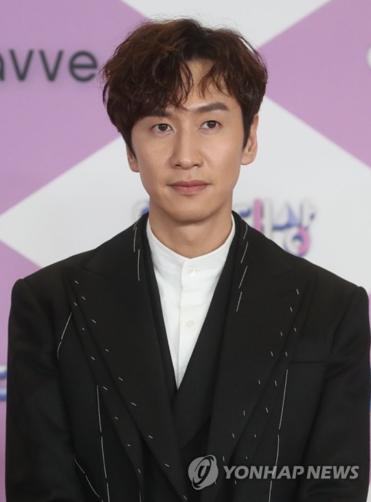 Running Man members mentioned Lee Kwangsoo, who was briefly absent as Acid.On SBS Running Man broadcast on the 8th, Yoo Jae-Suk said, Kwangsoo was Acided last weekend. (Lee Kwangsoo) was unable to wear Fracture on his ankle and to be together on the recording, he said, and he said he had to do surgery, he said.Haha said, I was sorry for the phone, and Yoo Jae-Suk said, Kwangsoo will be back soon with a bright figure.Meanwhile, Lee Kwangsoo was hospitalized after being diagnosed with a right ankle fracture after a contact accident with a signal violation vehicle on the 15th of last month.