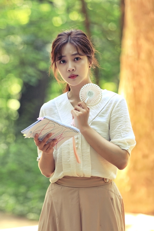 Forest Park Hae-jin - Jo Bo-ah has unveiled script Sticky Chemie, a secret to acting power that paints the house theater as Healing Phytoncide.Park Hae-jin - Jo Bo-ah added Jung Young-jae (Jo Bo-ah) to the goal of individual assets in KBS 2TV drama Forest (playplayed by Lee Sun-young / directed by Oh Jong-rok) and broke the curse of Kang San-hyuk who tried to catch two rabbits, work and love, and trauma that had taken him with Kang San-hyuk He played the role.After the start of Love, the two are playing steam healing romance while comforting and comforting each others pain and wounds.Park Hae-jin and Jo Bo-ah are captivating the attention of the intense script love scene, which is concentrating on the end without ever releasing the script from the hand.As if the examinee is doing his best to study the test, he is showing the aspect of a special script rubber in the form of being immersed in the script anytime, anywhere, regardless of place, time, weather.First of all, Park Hae-jin is struggling to express Kang San-hyuk, who is sharp and cool in front of work but is showing a caring drama and drama character in front of love.I read and read scripts, chew on the lines dozens of times, try to find the tone of the dialogue that matches each screen, and I am constantly trying to show the director and the character full of reality about the screen.In addition, Park Hae-jin has been practicing to the fire training center during the shooting schedule to transform into a special rescue team, and has been proving the love of the work after the love of the script, such as directing the props needed for the screen to the scene.Jo Bo-ah, who is a cheerful and youthful ace surgeon, but has a fear and sadness inside due to the trauma caused by childhood accidents, is always showing a full-scale situation with a script in his hand.Jo Bo-ah is deeply immersed in the script so that the staff does not miss the script while they organize their style.Moreover, from facial expressions to gestures such as eyes and gestures, I carefully check the meaning of the script, take a picture, and when I finish shooting, I run to the camera and do not forget to monitor it.bak-beauty