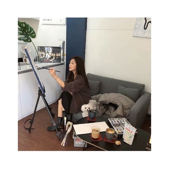 Actor Jo Bo-ah reveals relaxed routineJo Bo-ah posted a picture on his Instagram on March 8.Inside the picture is a picture of Jo Bo-ah sitting in front of the canvas, drawing; Jo Bo-ah smiles with a brush.Jo Bo-ahs disappearing small face size and distinctive features attract attention.delay stock