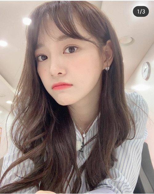 On the 8th, Kim Se-jeong posted several photos on his personal SNS with the article Masked Wang.The cleaning in the photo was wearing a blue striped shirt and boasted a Hwasa beauty that seemed to be springy.The netizens who harmonized the shining earrings with the innocent beauty also smiled.Meanwhile, Kim Se-jeong will make a comeback with his first mini album Powder on the 17th.Kim Se-jeongs agency Jellyfish Entertainment surprised fans by releasing a comeback teaser video of Flowerpot on the official SNS on the 9th.