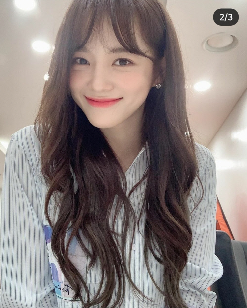 On the 8th, Kim Se-jeong posted several photos on his personal SNS with the article Masked Wang.The cleaning in the photo was wearing a blue striped shirt and boasted a Hwasa beauty that seemed to be springy.The netizens who harmonized the shining earrings with the innocent beauty also smiled.Meanwhile, Kim Se-jeong will make a comeback with his first mini album Powder on the 17th.Kim Se-jeongs agency Jellyfish Entertainment surprised fans by releasing a comeback teaser video of Flowerpot on the official SNS on the 9th.