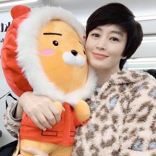 Actor Kim Hye-soo flaunted her watery Beautiful looksKim Hye-soos agency, Walnut & Yu Entertainments official Instagram, said on March 10, Shut up and small Woolhee Hyesu.Hyesu God Bigger Than Life Beautiful Looks Please do not let anyone know .Inside the picture was Kim Hye-soo, who hugged the lion doll; Kim Hye-soo poses for the camera with a smile.Kim Hye-soos dissipating small face size and distinctive features make the beautiful look more prominent.Fans who responded to the photos responded such as I love you, Beautiful look crazy and The actors face saves the world.delay stock