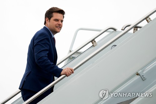 에어포스원 타는 개츠 의원 [AFP=연합뉴스]
