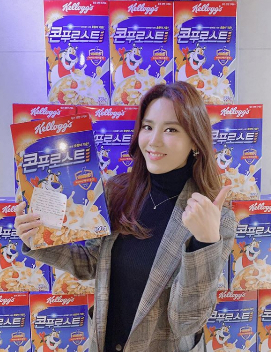 On the 11th, Kim Yeon-ji opened his official Instagram saying, Lost, who sent me to see Suga Man and cheer Tiger.I am so grateful to Gift! The hand letter was more impressive. I will eat it delicious and cheer up. Thank you.Kim Yeon-ji appeared on JTBC Suga Man 3 on the 21st of last month with SeeYa member Nam Gyu-ri and Lee Boram, and recalled memories of viewers.At the time, Nam Gyu-ri said, I always put a newspaper on (the members) and went to a cup noodle and ate a cornfru Lost. He said, Lets eat this and sing with Tiger energy tomorrow.I didnt eat it that time, he said.