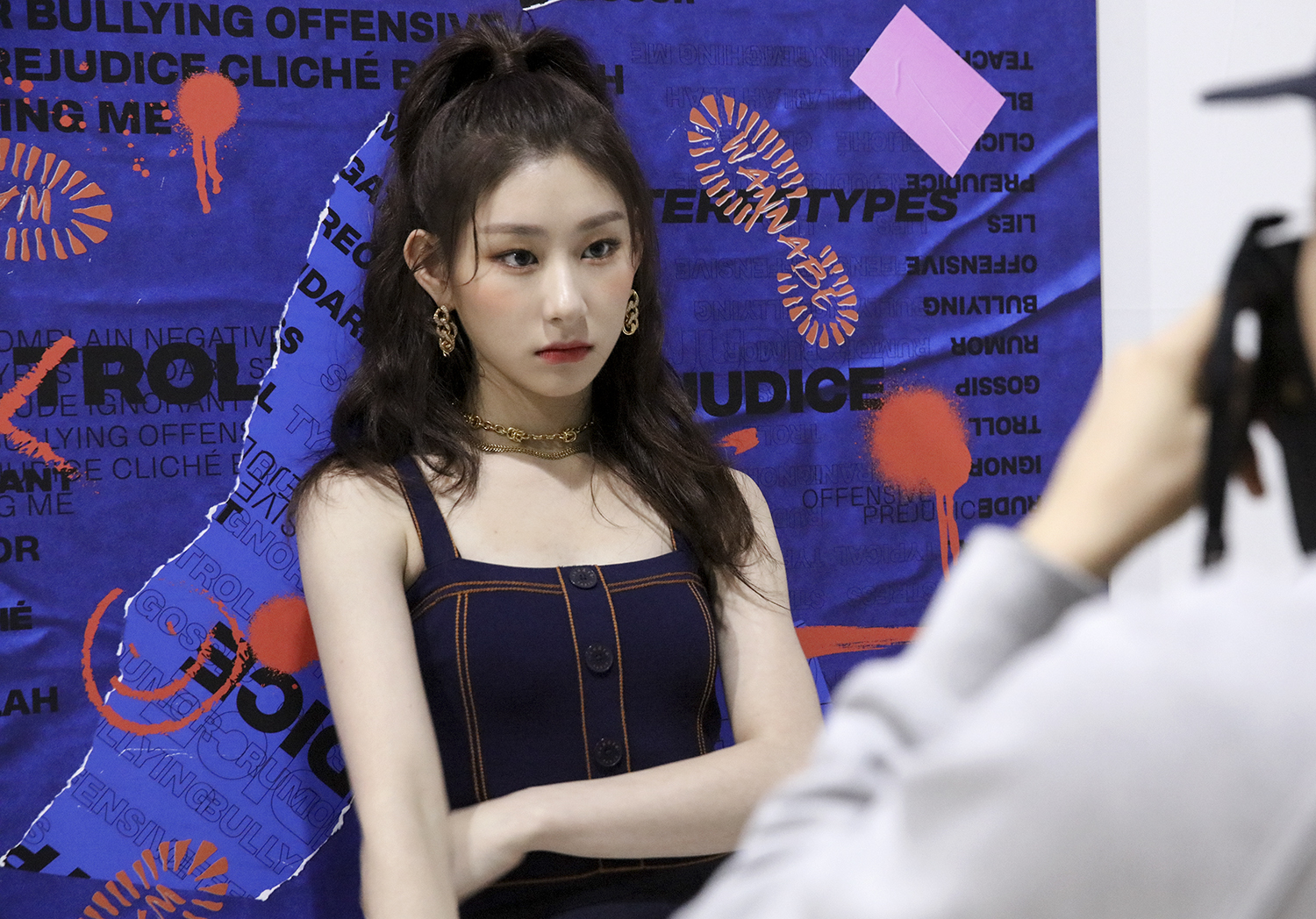 ITZY (ITZY) has produced the best results by demonstrating super-intensive mode on the set of Jacket on the new album.JYP Entertainment has opened Jacket Behind Cuts for ITZY Yezi, Lia, Ryu Jin, Chaeryeong and Yuna, which made their comeback with their new song WANNABE (Wannabe) on the last 9th day.The photos released today (11th) revealed the enthusiasm and efforts of the five members to improve the completeness of the content.ITZY is professional in shooting and released Pro Idolmi.Especially, the ITZY charismatic eyes that fully implemented the New album concept were vividly impressed.Leaders Yezi and Ryu Jin each perfected their extraordinary blonde ponytails and blue knife-footed hair and spewed out an extraordinary cool force.Lia and Chaeryeong emanated the beauty and charm reminiscent of the protagonist in the teen movie and gave a dazzling eye contact.The youngest Yuna, who boasts a cool proportion, posed for an ITZY signature and showed off her unique aura.As such, all members showed off their excellent concept digestion ability and completed the best contents.ITZY, which has been hot for the first comeback in 2020, has achieved three consecutive hits and is speeding up the box office.The new song wannabe is on the top of the real-time charts of four music sites on the day of release (9th day), and continues to gust on the third day of release, including the top of the Genie Music, Bucks and Soribada charts as of 8 am on the 11th.The number of music video YouTube views has surpassed 10 million at 1:50 pm on October 10, and has surpassed 20 million views at 2:50 am on November 11.At noon on the 10th, he was the number one YouTube music video trending in 14 regions around the world.It has boasted remarkable ripple power in Korea, Argentina, Bolivia, Hong Kong, Indonesia, Malaysia, Taiwan, Brazil, the United Arab Emirates, Chile, the Philippines, Paraguay and Uruguay.New album ITz ME (ITZY U.S.) also showed strong performance in record sales, as it ranked second on the record real-time chart on the record aggregation site Hanter chart and the Gaon chart retail album daily chart on the 10th.As a result, attention is focused on the solid action of ITZY, which has captured both the public and fandom and received the music industry.iMBC Kim Hye-young  Photo JYP Entertainment