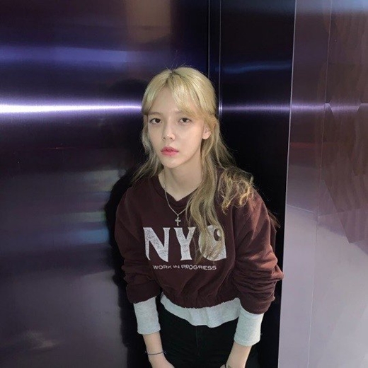 Girl group AOA Jimin has revealed the latest.Jimin posted on his SNS on the 10th, Its been a long time!Jimin in the open photo looks at Camera with a blank expression: a gentle face without a toilet and a clean visual attracts Eye-catching.On the other hand, AOA, which Jimin belongs to, recently acted as Come to see me.