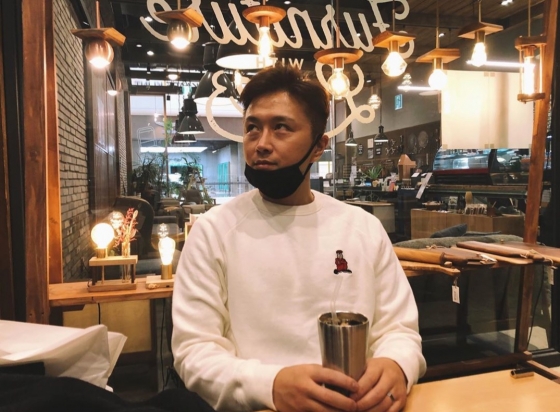Actor Jin Tae-hyun once again revealed the A loved one aspect.Jin Tae-hyun posted a picture on his Instagram on Wednesday with an article entitled A cup of tea with my wife on a rainy day #drowning (Ice even if I freeze) #Lupstagram #Date #Alaview.In the photo, there is a picture of Jin Tae-hyun, who is facing his gaze elsewhere with a mask under his chin.Especially, the hashtag left by Jin Tae-hyun attracted attention because his love for his wife, Actor Park Si-eun, was felt.The netizens who responded to this responded such as I like to look so much and I love you two.On the other hand, Jin Tae-hyun is appearing with Park Si-eun in the SBS entertainment program Same Bed, Different Dreams 2 - You Are My Destiny which is currently on air.