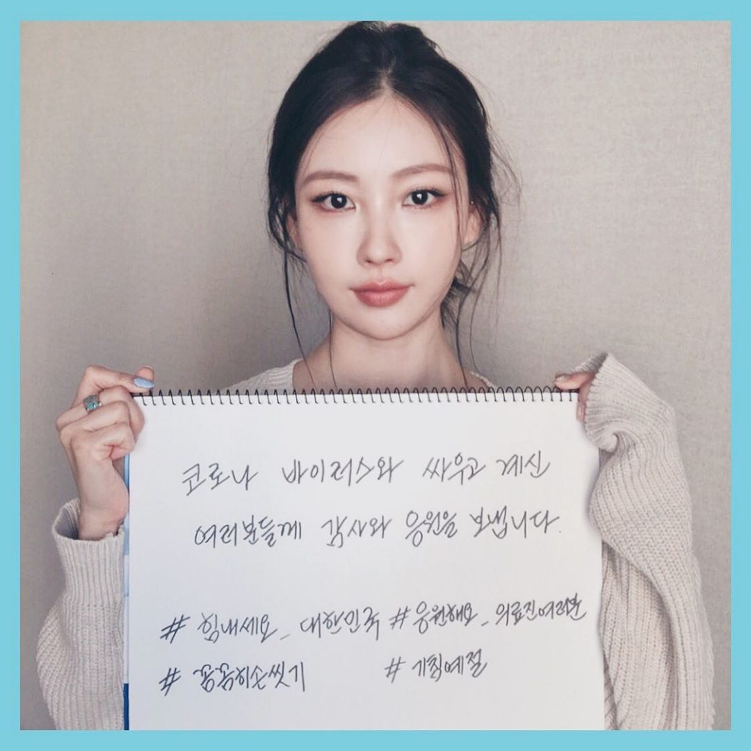 Make-up artist and broadcaster RISABAE has joined the COVID-19 cheering relay.RISABAE told his Instagram on the 11th, We send deep thanks You and support to the medical staff and people who are suffering from various places. We all try to prevent it!Come on _ South Korea # I support you _ Medical staff # I posted a picture with the article Crying hands and washing # Cough etiquette # RISABAE.RISABAE in the public photo is staring at the camera with a sketchbook.Sketchbook has the phrase Thank You and cheer for you who are fighting the corona virus.The netizens responded to My heart is beautiful, I cheer you!! And I am strong South Korea.RISABAE appeared on MBC entertainment Sisters Rice Long which ended on the 2nd.Photo: RISABAE Instagram