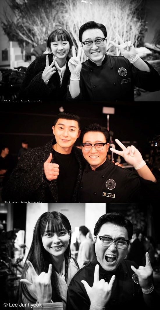 Actor Lee Joon-hyuk makes special appearance in Itaewon Class Celebratory photohas released the book.On the 10th, Lee Joon-hyuk posted several photos and articles on his instagram, #Itaewon Class # Joyful Shooting # Corona19 # Nevertheless # We All Need to Strength.In the photo, Lee Joon-hyuk took a self-portrait with Kwon Dami, Park Seo-joon and Kwon Nara.The cheerful atmosphere that the laughter does not stop attracts attention.Lee Joon-hyuk made a special appearance as Park Jun Ki in Itaewon Klath.Photo: Lee Joon-hyuk Instagram