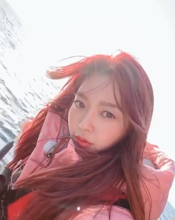 AOA Chan Mi has released the shooting scene of The Wounded Tour.Chan Mi posted one video on her Instagram account on Wednesday.In the open video, Chan Mi threw a fishing rod at Sea and said, I have not caught a fish for more than 30 minutes.In her cute and salty charm, the netizens cheered with the comments Kim Chan Mi smile is more beautiful than Sea and heart is pounded and dead.On the other hand, AOA Chan Mi appeared on TVN entertainment program The Tasty Tour on the 9th.Photo: Chan Mi SNS