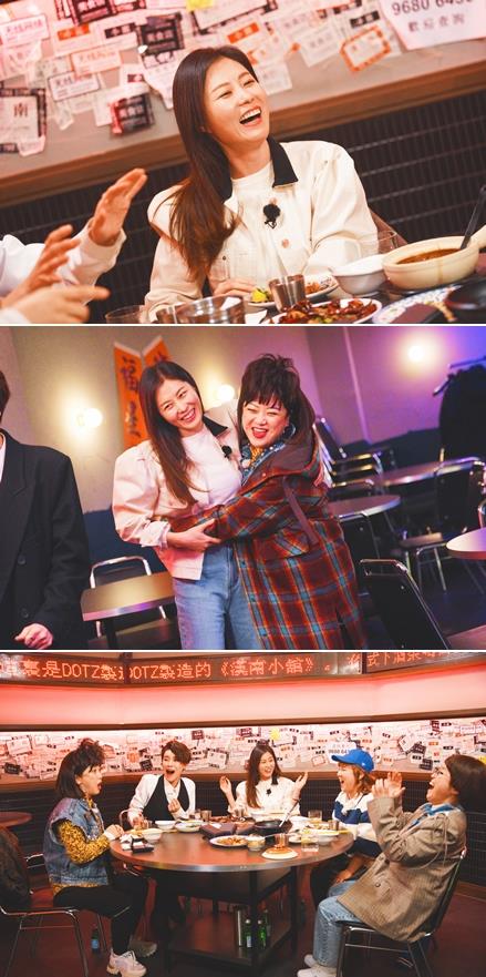 Actor Moon So-ri appears on Bobblesse You 2.Olive Bobblesse 2 is a new concept muktok variety program that Song Eun-yi - Kim Sook - Park Na-rae - Jang Do Yeon co-examines.The second episode of Bobblesse You 2, which will be broadcast today (12th), will be a full-scale talk with his first life sister Moon So-ri.The members will follow Park Na-raes non-alcoholic Anjou Road 3rd after last week.It is the back door that I was surprised and glad to see my sister Moon So-ri who arrived first and waited.Moon So-ri and members will share delicious talk by tasting exotic flavors and visuals such as bi-fengtang crab (fried fried and crusted flower gourd), fried chicken wings, miso branches, and Hong Kong-style pot rice.Moon So-ri says that the concept of Do you want to eat? Is too good, and tells the importance of empathy that Do not do the chung, jo, pyeong, and editions (congratulation, advice, evaluation, judgment) and Sometimes the right words are more violent.The members pour out their words and show their expectation from the beginning, saying, It is perfect for the first life sister of Bobblesse 2!Moon So-ri captures members with honest stories. If there is a nara bar in Seoul, there is a sori bar in Dongtan, Song Eun-yi said. Moon So-ri said, If someone is hard, you can eat a meal.  It is said that the stars were surprised to say that they were looking for Soriba.Moon So-ri, who is famous for his usual high-quality cooking skills, says that the houses have been digested from Chinese to Thai food, and I received 18 guests at once.On this day, the time to listen to the sisters continues.Moon So-ri, a life sister, tells her story of the truth of a girlfriend who does not know whether she wants to play skinship or not, and introduces her tips to scratch her back with her husband, director Jang Jun-hwan, saying, I do not think I have found a communication method between lovers.Moon So-ri, who is also a member of the family, is a family of others, whether he or she is a family member or a family member, who is married, listens to the story of a lot of troubles in a society that recommends a girl.On the other hand, Olive Bobblesse 2 is broadcast every Thursday at 7:50 pm.