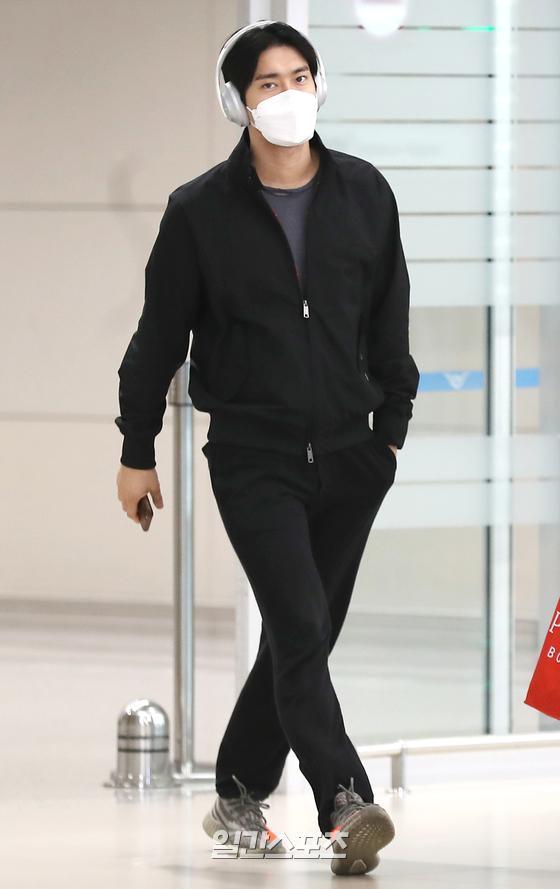 Choi Siwon, simple airport fashion