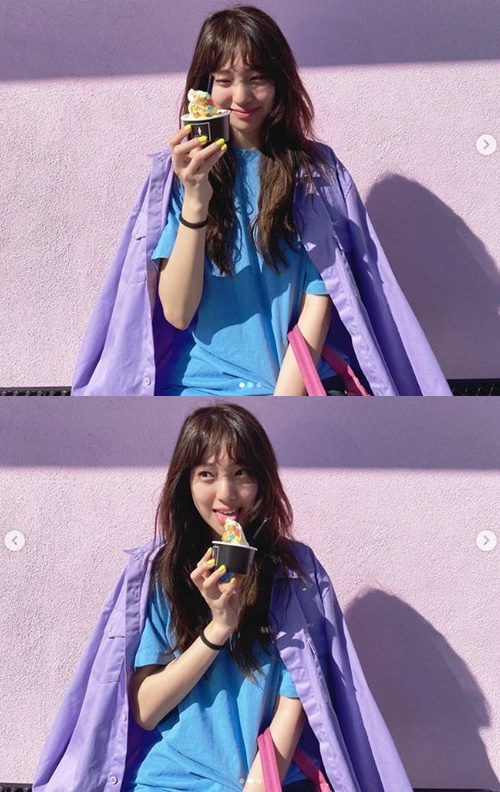 Model Lee Jin has boasted of fresh current conditions.Lee Jin posted an article and a photo on his instagram on the morning of the 12th, Ice cream for a long time.In the photo, he stands in front of a light purple wall and holds an Ice cream.In another photo, Lee Jin is making a playful look as if he were tasting Ice cream.His hair was unfurled in a light blue short-sleeved and yellow colored nail, and his freshness and lovely charm exploded.Lee Jin, meanwhile, is the daughter of Actor Hwang Shin-hye.