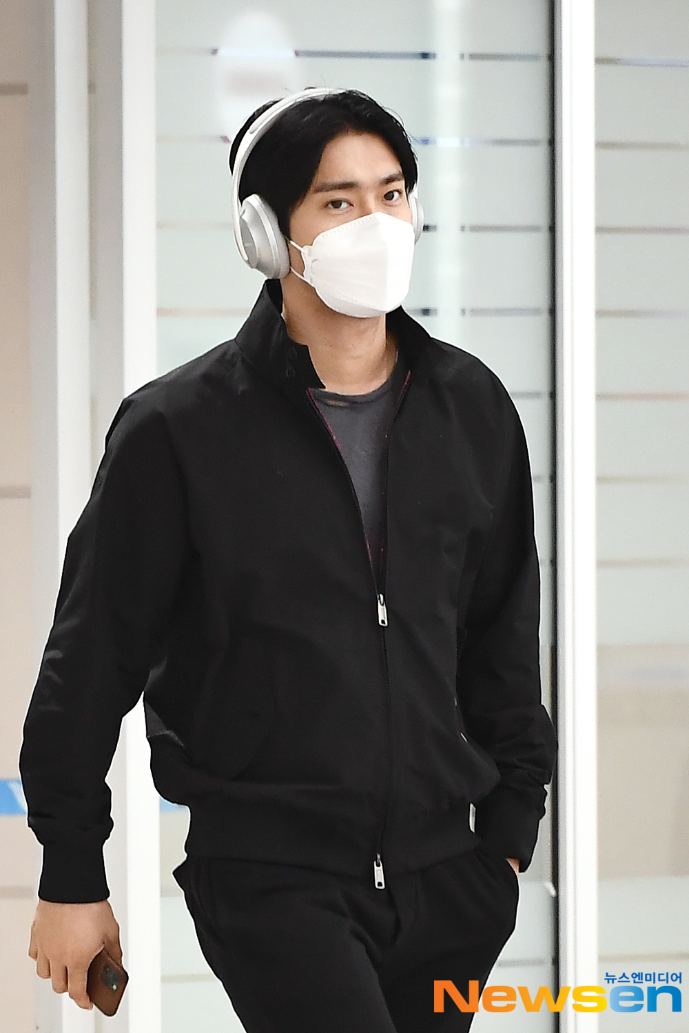 Super Junior (SUPERJUNIOR) member Choi Siwon (CHOI SI WON) arrives from Indonesia after completing a schedule in Indonesia through the Incheon International Airport in Unseo-dong, Jung District, Incheon, on March 12.exponential earthquake