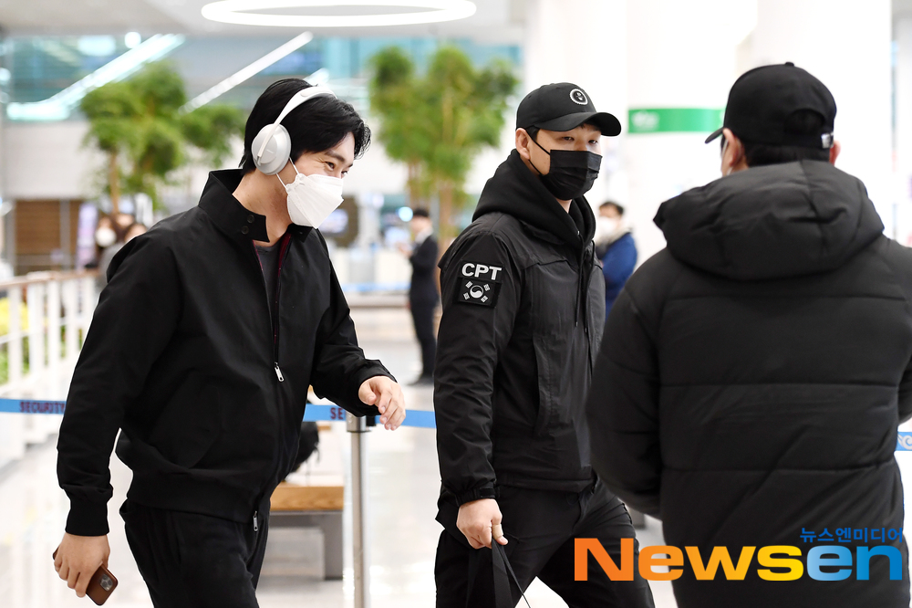 Super Junior (SUPERJUNIOR) member Choi Siwon (CHOI SI WON) arrives through the Incheon International Airport in Unseo-dong, Jung-gu, Incheon after finishing an overseas schedule in Indonesia on the morning of March 12.exponential earthquake