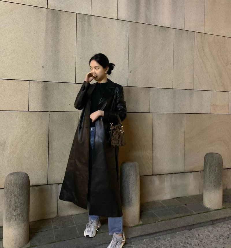 Group Apink member Son Na-eun boasted a clean look.Son Na-eun posted a photo on his Instagram account on March 12.Inside the photo was a photo of Son Na-eun, which added chic glamour with black coats and jeans; Son Na-eun smiles brightly at the camera.Son Na-euns dissipating small face size and distinctive features make the beautiful look even more prominent.The fans who responded to the photos responded such as My sister is really pretty, I am a picture even if I take a picture and Million Dollar Face.delay stock