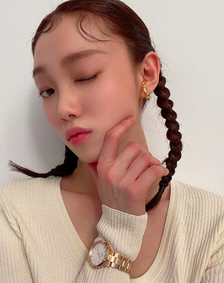 <p> Actor Lee Sung-kyung this aka Pippi hair sheep go, so head on fire to extinguish that attraction more than anything.</p><p>Lee Sung-kyung is 11, their SNS your pictures were showing.</p><p>Photo belongs to Lee Sung-kyung is your usual hairstyle and somewhat different amounts and get the hair and pose are. Lee Sung-kyungs personality in a youthful charm shines.</p><p>Meanwhile, Lee Sung-kyung in the past months for the SBS drama romantic floor from the Kim Part 2opening in the United Kingdom. Extreme Chinese Lee Sung-kyung is the surgery trauma, but the stone hospital in Kim from(just regular minutes)to meet growth by Doctor car is as minutes said.</p><p> Lee Sung-kyung SNS</p>