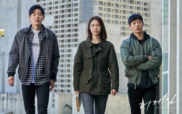 The actors in The Game End showed regret and gratitude.On the 12th, MBC drama The Game: Going to 0 was the last broadcast, and it was completed with a full happy ending by succeeding in arresting the real murderer at 0 and changing his fate.The Game is a work that solves the secrets of the prophet and the homicide detective who can see the moment of death with the 0-hour murderer which took place 20 years ago.Lee Yeon-hee lost his father 20 years ago because of the murderer of 0 oclock, but he played Seo Jun-young, who grew up firmly and became a Detective, and Ok Taek Yeon played the prophet Kim Tae-pyeong, who saw the moment of death.Lee Yeon-hee, in the drama End, said, I was really happy and happy to be able to do my best for the drama with the bishop, the artist, the staff and the wonderful actors. I was able to play Seo Jun-young, thank you, and I will try to show you a better picture through my next work.I sincerely thank you to those who have watched The Game and loved me so far. OkTaek Yeon said, I think it was the day before I started shooting, but I do not feel it yet that it is over. I felt a new feeling that I had not felt in my normal life for six months of Kim Tae-pyeong.I think I learned a lot through this work. The Game was the first return to Ok Taek Yeon after military service; plus the Taepyeong character played by Ok Taek Yeon, who sees the moment of death when he looks at his eyes.He was a bright figure, but lonely and lonely inside.In order to draw a persuasive picture of Taepyeong, actor Ok Taek Yeon has not neglected script analysis and character research for the past six months and has created a strong yet delicate Taepyeong character.Ok Taek Yeon said, I was nervous about being a return to the army after I went to the army, and I was prepared a lot. Thanks to the viewers and fans who always cheered me up and loved me, I was able to concentrate on Taepyeong characters for six months. In addition, I left thanks to the production team and fellow actors who breathed together.OkTaek Yeon said, I would like to say thank you to all the staff and actors who have started and finished The Game. Everyone was able to finish it well because they were together.Lee Seung-woo, a new actor who took the role of the youngest team, Detective Ko Bong-soo, in the play, and took the eye of viewers, said, I spent the last six months with the The Game team.I still do not feel it yet, he said. The game was a work that I could learn a lot as an actor.Lee Seung-woo said, It was a happy and pleasant time because I felt like I had a precious relationship with the director who led the scene well until the end, the writer who wrote to play with a good script, the staff who made the cold winter hot, and the senior who made a good scene.Shin Sung-min, who played the passionate Detective Yoon Kang-jae, said, I filmed for six months from October last year to the last shooting. I think I remember one thing I had taken from the first shooting. It was a fun and fun time.I hope viewers are happy to see The Game. Yoon Kang-jae is a character who solved the clue of 0-hour murderer with Kim Tae-pyeong and Seo Jun-young.Shin Sung-min, who chases the clues of the murder case and finds the suspicious point of the clue with a sharp gaze, attracted the attention of viewers as a strong helper and support of the strong team.Shin Sung-mins solid acting ability, which has accumulated his inner workings on the stage for many years, has become more brilliant through The Game.Even though he shows the wrong way of challenging the youngest Detective Gobongsu and bucket list in front of inevitable death, he is equipped with a serious eye that feels the touch of Detective in an instant when he jumps into the investigation.He was well received for his immersion in reality Detective.Meanwhile, The Game has completed a heavy ending by throwing a sharp message about fate and choice until the end.The Game, which focused on the process of preventing the murder, rather than the rhetoric that focuses on catching the criminal, clearly differed from the existing genre.Especially, the delicate productions, meaningful ambassadors, and organically connected events that closely chase the psychology of the characters facing fate and death have fascinated viewers for eight weeks and have given them overwhelming attractions that make them unable to take a look at them throughout the broadcast.The Game End, The Game The Game Lee Yeon-hee and Ok Taek Yeon,