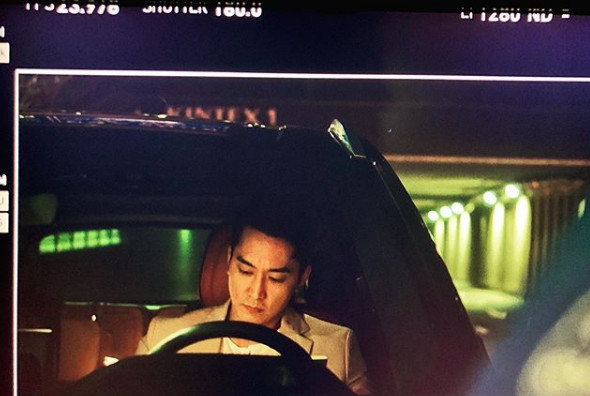 Actor Song Seung-heon showed charismatic charm.On the 13th, Song Seung-heon posted a picture on his Instagram with an article entitled Would you like to eat dinner?Song Seung-heon in the public photo is filming MBCs new monthly drama Would you like to eat dinner together?Song Seung-heon, dressed in a beige suit with a neat hairstyle, is sitting in the drivers seat and making a serious look.Song Seung-heon alone under dark background and lighting boasts a charismatic atmosphere and attracts attention.Song Seung-heons The Dinner Like You is a delightful romance drama in which two men and women who have lost their love Feeling due to the wounds of parting and the Alone culture recover Feeling through dinner and find love.Song Seung-heon, Seo Ji-hye, Lee Ji-hoon, and Son Na-eun will appear and will be broadcast for the first time in May following 365: One Year Against Destiny.Photo Song Seung-heon SNS