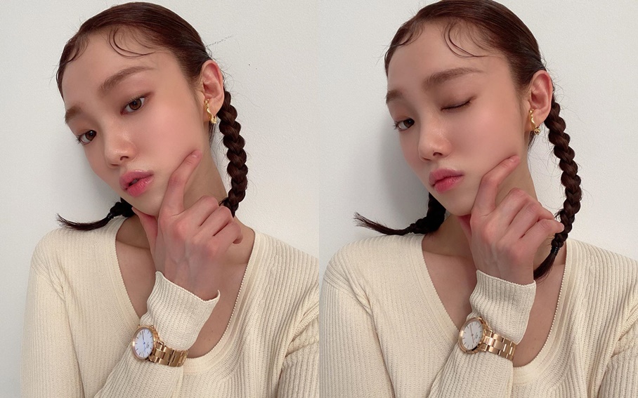 Actor Lee Sung-kyung has been in the mood.Lee Sung-kyung posted two photos on his Instagram on Wednesday.Lee Sung-kyung in the public photo is staring at the camera with his unique charm.Especially, it attracted the eye-catching of those who produced hair styling with braided hair and fine hair.Lee Sung-kyung appeared as Cha Eun-jae in the SBS drama Romantic Doctor Kim Sabu 2 last month.Photo: Lee Sung-kyung Instagram