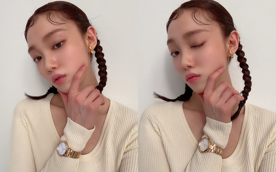 Lee Sung-kyung, Pippi hair also Perfect match...Unique charm Eye-catching Lee Sung-kyung posted two photos on his Instagram on Wednesday.Lee Sung-kyung in the public photo is staring at the camera with his unique charm.Especially, it attracted the eye-catching of those who produced hair styling with braided hair and fine hair.Lee Sung-kyung appeared as Cha Eun-jae in the SBS drama Romantic Doctor Kim Sabu 2 last month./ Photo: Lee Sung-kyung Instagram