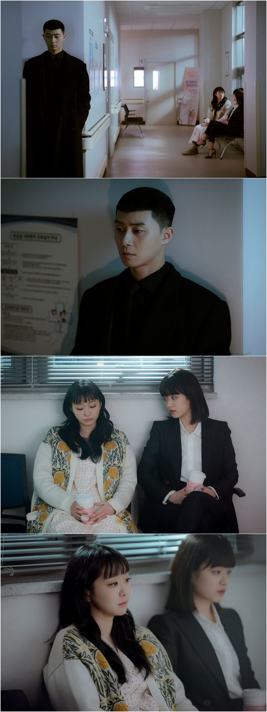 The Arousal of Park Seo-joon, Itaewon Clath, begins.JTBCs Drama Itaewon Klath (director Kim Sung-yoon, playwright Cho Kwang-jin) amplified the agitated index by revealing the image of Park Sae-ro-yi (Park Seo-joon) who listens to the conversation between Joy Seo (Kim Da-mi) and Ma Hyun-yi (Lee Joo-young) at a distance on the 14th, ahead of the 14th broadcast I made him.In the last broadcast, four years have passed and the hot rebellion of Park Sae-ro-yi, still in progress, has been drawn.The single night, which grew from Itaewons small fortifications to Inc. I.C., was now closely following the peak of the catering industry.But Park Sae-ro-yi, who learned that Jang Dae-hee (Yoo Jae-myung) was sentenced to cancer before the last counterattack, said, You should be punished by me.Dont die yet, he said, pledging his last revenge. Park Sae-ro-yi, who is promising a reunion soon, and Changs cool eyes gave overwhelming tension.In the meantime, the affectionate distance between Park Sae-ro-yi and Joy in the public photos stimulates curiosity.Joyser and Ma Hyun-yi, who are more emaciated than before, are talking in the hospital hallway. Park Sae-ro-yis eyes, which hear the stories of the two at a distance, are very different.In the previous preview video, Joys Confessions, I have to be the person I need for the representative, raises the sadness, while raising expectations by suggesting changes to Park Sae-ro-yis Arousal, which is confused by feelings toward her.It is noteworthy whether Joys four-year unrequited love can lead to bilateral romance.In the 14th episode broadcast today (14th), Joys straight line continues.Joys heartfelt I love you Confessions begins to permeate slowly and deeply to Park Sae-ro-yi.On the other hand, Joy, who was overly clinging to the work of Inc. I.C to become a necessary person to Park Sae-ro-yi, falls overworked.The Arousal of Park Sae-ro-yi, who realized the mind late, will also be drawn together. I am looking forward to seeing if the hearts of the two people who have been mixed for a long time can finally reach.The heart of Park Sae-ro-yi, who was not stuck in Joys long-standing unrequited love and straight-line Confessions, begins to move slowly, said the production team of Itaewon Klath. I hope that the moment of changing and arousal will add to the aggressiveness in the end.JTBC offer