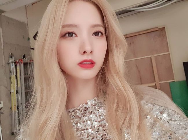 Girl group WJSN Bona presented beauty in commemoration of White Day.WJSN Bona posted an article and a photo on his 14th day on his instagram saying This is a real White Day gift.The picture shows Bona, full of pretty and beautiful. The blonde hairstyle Bona captures her attention with her immaculate skin and clear features.In Bonas photo, actor Ko Won-hee admired the hair is too beautiful, it is too beautiful, and Mina of Gugudan exclaimed Wow.On the other hand, WJSN, which Bona belongs to, was loved by many as a Iruri last year.