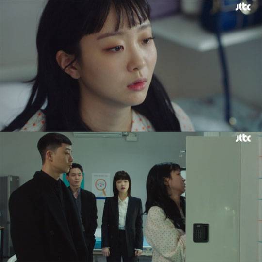 While Itaewon Klath was running toward the end, the 15th notice was not released and stimulated curiosity.In the JTBC gilt drama Itaewon Klath (playplayplay by Gwangjin and director Kim Sung-yoon and the same name Web toon original), which aired on the night of the 14th, Park Seo-joon was shown to realize his love for Joe-yool Lee (Kim Dae-mi).When Joe-yool Lee was overworked, he heard about the office and the night event, and he realized his feelings for Joe-yool Lee.Park said, I am going to try to confess to Seo-young Lee that she is a woman who can walk a life to Jang Geun-soo (Kim Dong-hee) who confronted Joe-yool Lee in the lobby.Betrayal. Dump. You can swear. You hit me, Ill be right. I like Seo-yool Lee. Im not sorry.Meanwhile, when Jean (Sea-young Lee) found out that Joe had been kidnapped, he was hit by a car in the Fountainhead and bleeding.Roy, who fell down with blood, said, As I like, a life without regret regardless of the result. I wanted to be such a life.I want to see you crazy now, he monologued.There have been no trailers for 15 episodes since the 14th since Park Saes Naraization; the remaining broadcasts until the end are three in total.