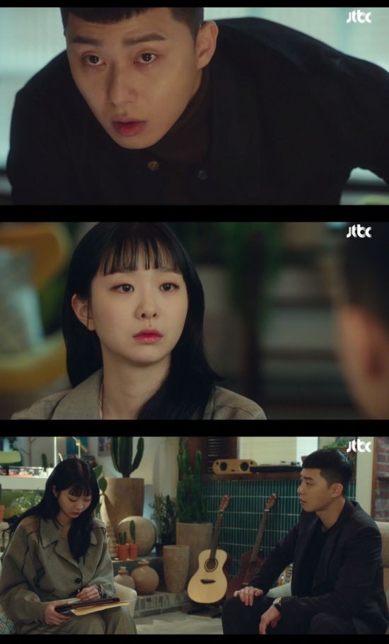 On the afternoon of the 14th, JTBCs Itaewon Klath depicted Park Sae-ro-yi (Park Seo-joon), who feels emotion as a woman to Joy Seo (Kim Da-mi Boone).On this day, Park Sae-ro-yi saw Joy, who was lying down at his office desk, took off his coat and quietly covered him with Joy.But when Park Sae-ro-yi wakes up while covering his coat, he is embarrassed when he is delighted that he is Uh-huh. I am completely impressed.And when he tries to take the coat back, Joy is cold, and hugs the coat.Park Sae-ro-yi informs Joy, Kang Min-jung (Kim Hye-eun) and Lee Ho-jin (Lee Idawit) of the condition of Chang and pushes for the dismissal of the chairman.And to do this, Joy will become an outside director.Meanwhile, Park Sae-ro-yi draws a line again, saying to Joy, Dont do that to me.Park Sae-ro-yi nails I like it, do not do it now, and I definitely told you I do not see you as a woman.When Joyce barked at the words, the new Roy jumped up and said, Why should I feel sorry for you?And he goes on to say, I do not know why I have to feel this kind of feeling. When I saw Joy, I suddenly said, Do you know why?Rawing up to the new Roy, he laughs, I feel a little... like a woman.Park Sae-ro-yi and Oh Soo-ah, who met at the cafe, ask, Do I still like it? and the new Roy replies, What the hell, suddenly. Tell me a few times.SuA, who felt that the new Roys reaction had changed from the old one, looks straight at the new Roy, saying, Tell me you like it.At that time, Jang Geun-soo (Kim Dong-hee) and Joy, who came to the cafe, see Park Sae-ro-yi and Oh Soo-ah.Park Sae-ro-yi, who was slowing for a while, wakes up to chase Joy, and Oh Soo-ah holds the hand of Park Sae-ro-yi and says dont go.And while asking, Seo-yool Lee, do you like it? the new Roy avoids the answer to this.Joy, who was not well-groomed before departing on the day of the shareholders meeting, eventually falls down. Park Sae-ro-yi takes Joy to the hospital and attends the general shareholders meeting.However, since Jang Geun-soo has already recruited overseas shareholders, the case of Joys outsider is rejected. After the shareholders meeting, Chang approached Park Sae-ro-yi and said, I said.I cant wait long, he stresses.Park Sae-ro-yi, whose health is more important than the rejection of the shareholders meeting, goes straight to the hospital.Even when its just overwork, Park Sae-ro-yi says, If you move in the hospital, youre fired, and tells Joyser to take stability.Park Sae-ro-yi, who came out of the hospital and talked with Choi Seung-kwon (Ryu Kyung-soo), realizes that he thinks of Joy as a woman.After hearing the words in his mind, All over ... you, Park Sae-ro-yi drives to the hospital, and then encounters Jang Geun-soo.Park Sae-ro-yi tells Jang Geun-soo that Joycer is a life-stricken woman and says, My brothers favorite woman. Ill fold it when I have a heart. Its betrayal, its rubbish.Im trying to do it. Park Sae-ro-yi continued, Traitor. Trash. You can swear, and if you hit me, Ill be right.I like Seo-yool Lee, he confesses.Park Sae-ro-yi, who later visited Joys room, finds out that Joy was kidnapped by Jean Fountainhead (Security).When Jang Geun-soo, who followed him, is excited and rushes to The Fountainhead, the car rushes and tries to hit Jang Geun-soo.Thats when Park Sae-ro-yi pushes Jang Geun-soo and is hit by a car instead.Park Sae-ro-yi, who fell bleeding, thinks of Joyce and recounts to himself, Now... I miss you crazy.JTBC drama Itaewon Clath is broadcast every Friday at 10:50 pm.