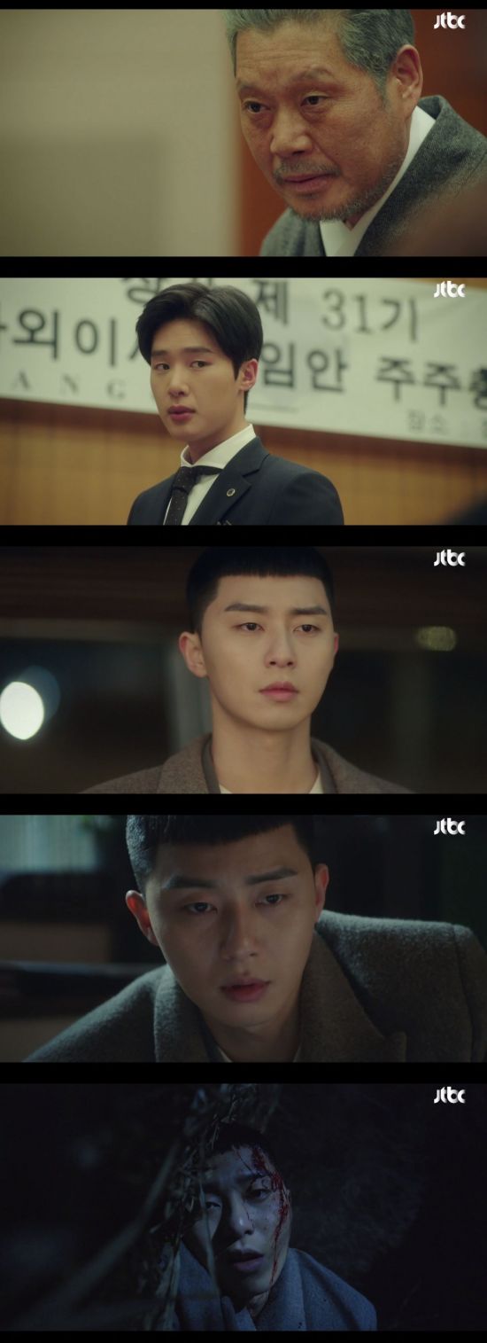 On the afternoon of the 14th, JTBCs Itaewon Klath depicted Park Sae-ro-yi (Park Seo-joon), who feels emotion as a woman to Joy Seo (Kim Da-mi Boone).On this day, Park Sae-ro-yi saw Joy, who was lying down at his office desk, took off his coat and quietly covered him with Joy.But when Park Sae-ro-yi wakes up while covering his coat, he is embarrassed when he is delighted that he is Uh-huh. I am completely impressed.And when he tries to take the coat back, Joy is cold, and hugs the coat.Park Sae-ro-yi informs Joy, Kang Min-jung (Kim Hye-eun) and Lee Ho-jin (Lee Idawit) of the condition of Chang and pushes for the dismissal of the chairman.And to do this, Joy will become an outside director.Meanwhile, Park Sae-ro-yi draws a line again, saying to Joy, Dont do that to me.Park Sae-ro-yi nails I like it, do not do it now, and I definitely told you I do not see you as a woman.When Joyce barked at the words, the new Roy jumped up and said, Why should I feel sorry for you?And he goes on to say, I do not know why I have to feel this kind of feeling. When I saw Joy, I suddenly said, Do you know why?Rawing up to the new Roy, he laughs, I feel a little... like a woman.Park Sae-ro-yi and Oh Soo-ah, who met at the cafe, ask, Do I still like it? and the new Roy replies, What the hell, suddenly. Tell me a few times.SuA, who felt that the new Roys reaction had changed from the old one, looks straight at the new Roy, saying, Tell me you like it.At that time, Jang Geun-soo (Kim Dong-hee) and Joy, who came to the cafe, see Park Sae-ro-yi and Oh Soo-ah.Park Sae-ro-yi, who was slowing for a while, wakes up to chase Joy, and Oh Soo-ah holds the hand of Park Sae-ro-yi and says dont go.And while asking, Seo-yool Lee, do you like it? the new Roy avoids the answer to this.Joy, who was not well-groomed before departing on the day of the shareholders meeting, eventually falls down. Park Sae-ro-yi takes Joy to the hospital and attends the general shareholders meeting.However, since Jang Geun-soo has already recruited overseas shareholders, the case of Joys outsider is rejected. After the shareholders meeting, Chang approached Park Sae-ro-yi and said, I said.I cant wait long, he stresses.Park Sae-ro-yi, whose health is more important than the rejection of the shareholders meeting, goes straight to the hospital.Even when its just overwork, Park Sae-ro-yi says, If you move in the hospital, youre fired, and tells Joyser to take stability.Park Sae-ro-yi, who came out of the hospital and talked with Choi Seung-kwon (Ryu Kyung-soo), realizes that he thinks of Joy as a woman.After hearing the words in his mind, All over ... you, Park Sae-ro-yi drives to the hospital, and then encounters Jang Geun-soo.Park Sae-ro-yi tells Jang Geun-soo that Joycer is a life-stricken woman and says, My brothers favorite woman. Ill fold it when I have a heart. Its betrayal, its rubbish.Im trying to do it. Park Sae-ro-yi continued, Traitor. Trash. You can swear, and if you hit me, Ill be right.I like Seo-yool Lee, he confesses.Park Sae-ro-yi, who later visited Joys room, finds out that Joy was kidnapped by Jean Fountainhead (Security).When Jang Geun-soo, who followed him, is excited and rushes to The Fountainhead, the car rushes and tries to hit Jang Geun-soo.Thats when Park Sae-ro-yi pushes Jang Geun-soo and is hit by a car instead.Park Sae-ro-yi, who fell bleeding, thinks of Joyce and recounts to himself, Now... I miss you crazy.JTBC drama Itaewon Clath is broadcast every Friday at 10:50 pm.