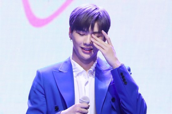 Singer Kang Daniel meets with SBS Running Man members in three years.According to a media report on the 15th, Kang Daniel has recently joined Running Man as a guest and finished shooting, and the broadcast will be aired on the 22nd.This is only three years since he appeared as a guest on the City of Crime in November 2017.Especially, Kang Daniels Running Man appearance is the first entertainment program to appear ahead of the release of his new album CYAN on the 24th.Meanwhile, Kang Daniel is soloing after making his debut with Warner One in August 2017.