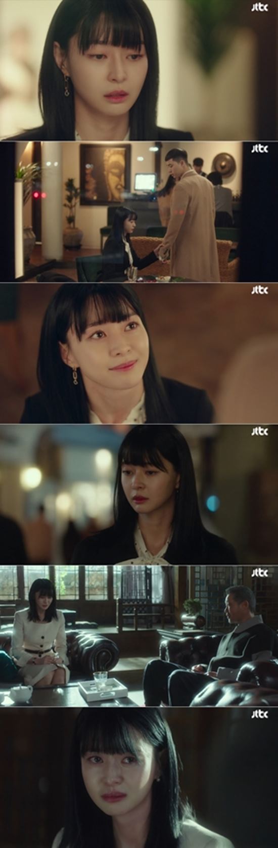 Itaewon Klath Kwon Nara wet the house theater with tears.Kwon Nara played Oh Soo-ah, who noticed the change of Park Seo-joon (Park Seo-joon) in JTBCs Golden Tale Drama Itaewon Klath episode 14, which aired on the 14th.Oh Soo-ah, who met Roy after a long time, smiled, saying, I bought a house. I had a dream since I was a child, he said.But, you know, I feel strange these days, and Im sure its a life I wanted, but its empty, he said, revealing his futility about the life hed run for success.Oh Soo-ah then spoke to Roy, who was as successful as he was, saying, I am making a white water, is it a while?Unlike expectations, Roy did not answer easily, and Oh Soo-ah was anxious and said, Do you still like me? Say you like me?Among them, Joe-yool Lee (Kim Dae-mi) witnessed the two, and Roy tried to follow her, and Oh Soo-ah caught her by saying, Dont go.Do you like Seo-yool Lee? Its fifteen years. You have to make me white, you have to like me, he said pathetically, but then he said, Im sorry.Ill call you later, if you send me that tomorrow.Kwon Nara perfectly expressed Oh Soo-ahs psychology of intuitively noticing the change in Parks mind and checking his mind.Especially when I caught the boy, I was joking because I was afraid that he would admit his heart to Joe-yool Lee.Oh Soo-ah was then shocked to learn of the deadline for Chairman Jang Dae-hee (Yoo Jae-myung).Oh Soo-ah, who visited Chang on the way, replied to Chang, Yes, I was afraid of me because of Park, saying, Yes, I was afraid.Oh Soo-ah, who was crying in tears without sound.She was confused by Changs words that she despised such people by stimulating and taming peoples slavery, saying, Why are you telling me this?Kwon Nara expressed the inside of Oh Soo-ah with a wound to her mother who had abandoned without saying that she was returning in the past.Even the heinous chairman of the president was saddened by her struggle not to forsake her relationship with those who wanted her.Above all, the scene of tears rather than anger at the words of Chairman Chang, who despised himself and others like slaves, attracted attention because she was desperately hiding her heart in front of Chairman Chang.Kwon Nara is well received for his detailed performance that does not miss it.Meanwhile, Itaewon Klath, starring Kwon Nara, will be broadcast every Friday and Saturday at 10:50 pm JTBC.Photo = JTBC Broadcasting Screen
