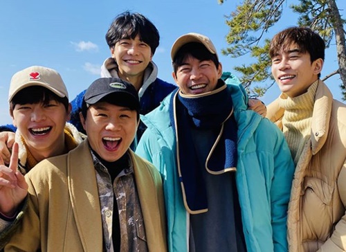 All The Butlers Yook Sungjae revealed his drop-off.On the afternoon of the 15th, Yook Sungjae told his Instagram, The precious people who have been together for two years.It was so happy and sometimes difficult, but when I look back, it just left me with good memories. All The Butlers, a kinggat program that even Melody acknowledged, will be more powerful in the future, so please love me more.My brothers, who made me happy and happy memories, were my best masters. All The Butlers forever.In addition, Yook Sungjae released a picture of Lee Seung-gi, Lee Sang-yoon, Shin Sung-rok, and Yang Se-hyung with a smile.Specialized in the Commentary on Getting off at Yook SungjaeThe precious people who have been together for two years.It was so happy and sometimes it was hard, but when I looked back, it was just a good memoryKinggat program All The Butlers Accepted by MelodyAll The Butlers will be more big in the future, so please love me a lot!My brothers, who made me happy and happy memories, were my best mastersAll The Butlers, forever!!!!!!