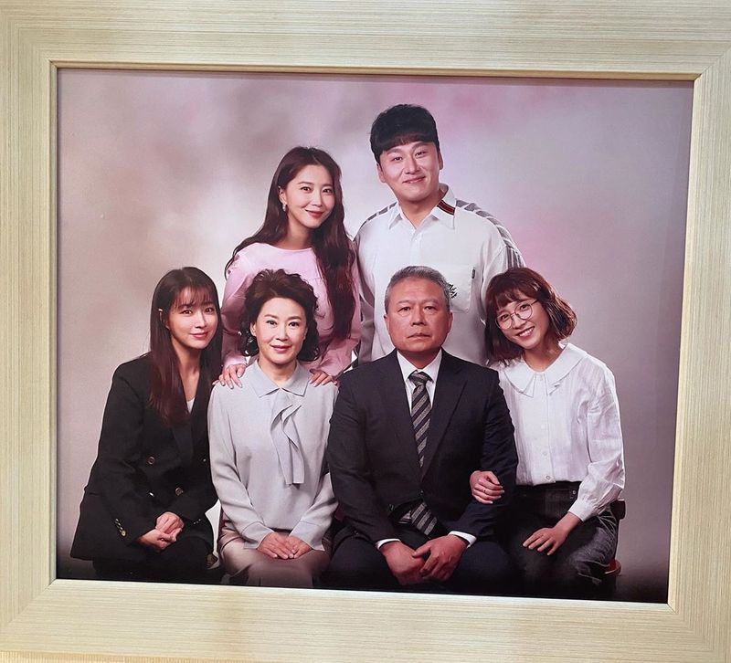 Lee Byung Hun Lee Min Jung Chun Ho Jin Oh Yoona In The Drama Family Portrait