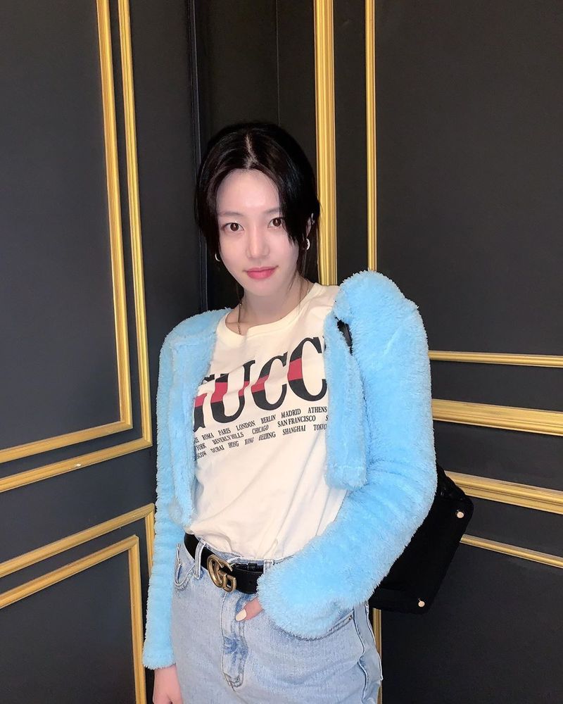 Lee Yu-bi flaunted Luxury visuals that matched Luxury clothingKyeon Mi-ri daughter Lee Yu-bi uploaded three photos to her Instagram on March 15 with emoticons.In the photo, Kyeon Mi-ri stares at the camera with a fresh look, who shows off her beauty with white skin and distinct features.han jung-won