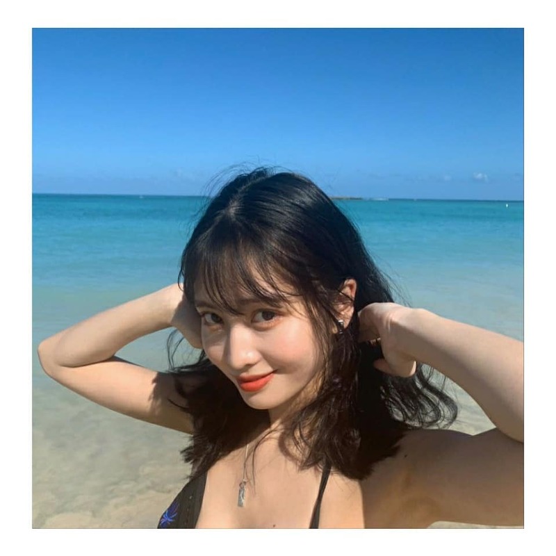 TWICE MOMO has released a big picture of the undisclosed.TWICE MOMO released several photos such as selfies on March 16th through the official Instagram account with the article I am bored and look up the pictures I took before.From the photos taken in a swimsuit on the beach where the snow is cool to the snow, to the hot spring bath, the charm is colorful.pear hyo-ju