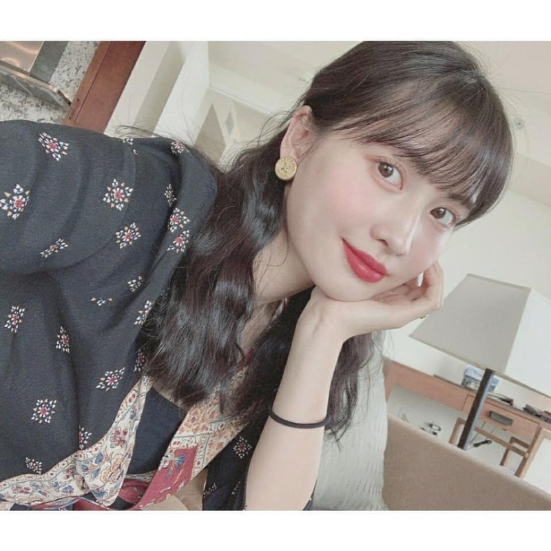 TWICE MOMO has released a big picture of the undisclosed.TWICE MOMO released several photos such as selfies on March 16th through the official Instagram account with the article I am bored and look up the pictures I took before.From the photos taken in a swimsuit on the beach where the snow is cool to the snow, to the hot spring bath, the charm is colorful.pear hyo-ju