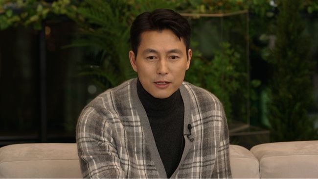 In Dool King Sejong Institute, philosopher Dool Kim Yong-ok, singer Lee Seung-cheol and actor Jung Woo-sung explore love.On the 16th, KBS 2TV liberal arts program Dool King Institute Suda Seung Chul production team released two steel cuts of Dool Kim Yong-ok, Lee Seung-cheol and Jung Woo-sung.Everyones life is called a drama, and the alternative genre that can never be missed in the drama is Love Story.A lecture talk show for those who want to live well, King Sejong Institute, and the second time, Love shares a realistic love story.The meaning in Chinese characters (love child), we are misrepresenting and writingOn this day, Dool Kim Yong-ok explains how Confucianism, Buddhism, and Christianity define and pursue love respectively.In Buddhism, the heart of the customs bodhisattva, which overturns poor mesozoics with a thousand hands and a thousand eyes, is said to be the beginning of love.In Christianity, the heart of Jesus, who does not see 5,000 people starving and feeds them, is also the beginning of love. So what is Confucian love?In order to know Confucian love, it is important to know (love child) first, and it is usually interpreted as the meaning of love in English (love child).But Dool Kim Yong-ok says that we have misunderstood and used the meaning of (love child) so far! What can there mean other than love in the alternative (love child).I saw it! Aid Roco King Jung Woo-sung, when you are dating?Jung Woo-sung, who shook his girlfriend at the time with the ambassador I drink this when I drink it in the movie Easer in my head.On the screen, a small drink alone is the original rock-coking that makes a woman die, but when she actually loves, she does not have such a hunch.I saw it in a woman because I was in a palace, Jung Woo-sung said. I did not know how to connect with my friend since I was a child.Even now, he was a uncomfortable boyfriend in the world. His heroic Our Love Story, which seems to be a professional lover, is expected.Lee Seung-cheol, the women hidden in the hit?Dool Kim Yong-ok described MC Lee Seung-cheols song as an example when explaining love.When Seung-chul sings, its all about love, because it becomes empathy, people are crazy about the song.Lee Seung-cheol, who met and separated when he loved, and sang a feeling of excitement and sickness.Some of the hits were lyrics of the real feelings he felt every time he loved and broke up.Dool and Jung Woo-sung, who are attracted to this, start to dig into the authenticity of who the women in the hit song of singer Lee Seung-cheol were!Who, or how many, were the muses of Lee Seung-cheol?Dool King Sejong Institute is broadcast every Wednesday night at 11 pm.
