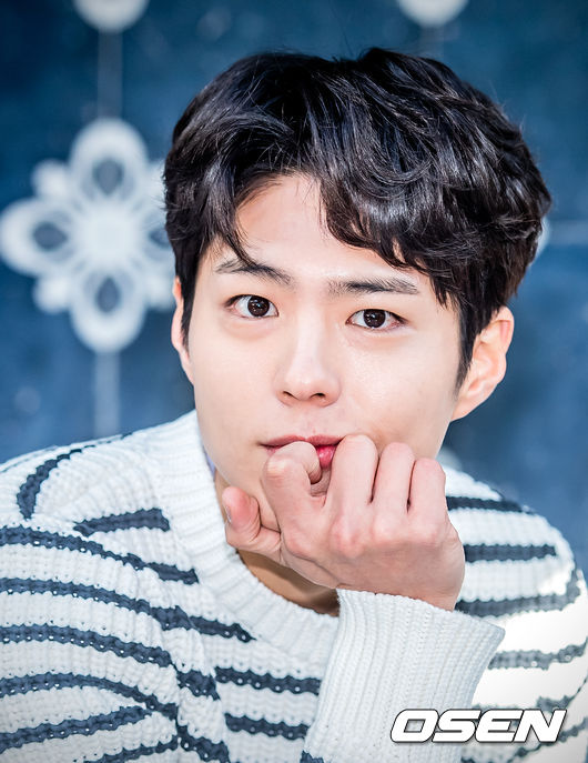 Actor Park Bo-gum gives strength to JTBC Itaewon Class crazeIt is SEK appearing in the final Itaewon Class which is receiving everyones expectation.On the afternoon of the 16th, an official of JTBC Itaewon Class said, Actor Park Bo-gum will appear SEK in connection with Kim Seong-yoon.Itaewon Class said, The filming has already been completed, and I would like to check the details through the broadcast.As mentioned earlier, Park Bo-gums appearance on Itaewon Class SEK is a loyalty to director Kim Seong-yoon.Kim Seong-yoon PD was the director who directed KBS 2TV Gurmigreen Moonlight, which ended with a top audience rating of 23.3% in October 2016, and Park Bo-gum appeared as the main character Lee Young.Since then, Kim left KBS and moved to JTBC in March 2017.Itaewon Class directed by Kim Seong-yoon is the next work of about four years since KBS 2TV Gurmigreen Moonlight and it is the first work to be presented at JTBC.It seems that Park Bo-gum, who is a youth actor representing his 20s and once breathed, first sent a love call.JTBC Itaewon Class also increased the attraction of the drama by participating in the OST by Park Seo-joons best friend BTS V, and Son Hyun-joo, Kim Yeo-jin, Yoon Park, and Seo Eun-soo, who became belief-belief, showed their presence.Therefore, Park Bo-gum is also wondering what role and ambassador will be welcomed to viewers in Itaewon Class.On the other hand, JTBC Itaewon Class, which predicted the appearance of Park Bo-gum, will broadcast the last episode on the 21st.DB