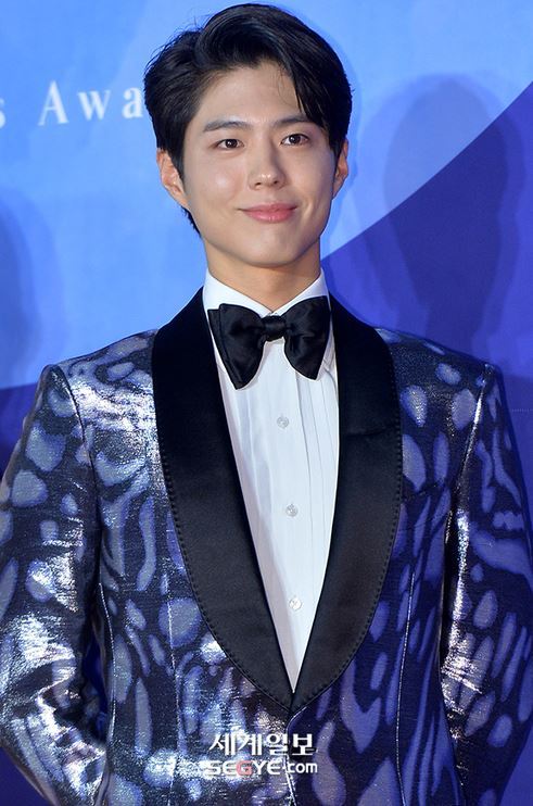 Park Bo-gum will make a special appearance at the final episode of the JTBC gilt drama Itaewon Klath, which will be broadcast on the 21st, Sports Seoul reported on the 16th.According to reports, the special appearance was made with Park Bo-gums relationship with PD in charge of the drama Gurmigreen Moonlight, which appeared in the past.Park Bo-gum appeared on KBS2TV Gurmigreen Moonlight, a previous work by Kim Seong-yoon PD, and Kim Seong-yoon PD is currently in charge of JTBC Itaewon Clath.Park Bo-gum is currently filming TVN Youth Record, but it is said that he made a special appearance while keeping his honor.Meanwhile, Itaewon Class, starring Actor Park Seo-joon, Kim Da-mi and Kwon Na-ra, succeeded in the box office with a 14.2% rating (based on Nielsen Korea) on the 14th.