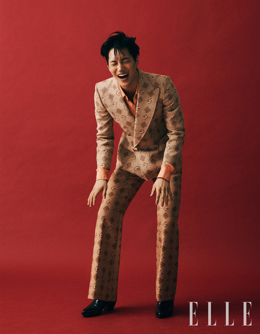 The fashion picture that Kai has with Gucci will be released in the April issue of Elle Korea.